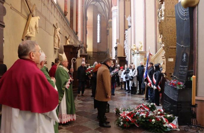 {We Fromborku odbyły się uroczystości związane z 552. urodzinami Mikołaja Kopernika. Eucharystii przewodniczył abp Józef Górzyński, metropolita warmiński.}